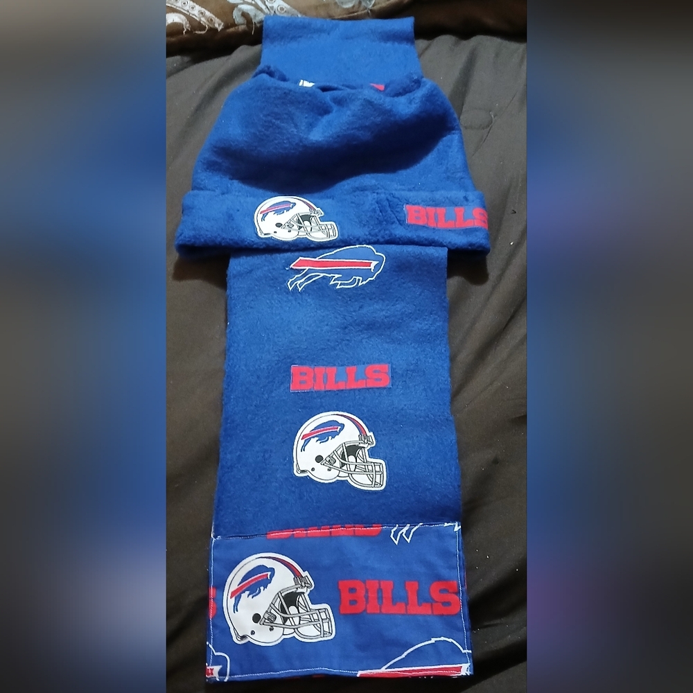 NWT Handcrafted Buffalo Bills Hat and Scarf Set.